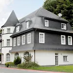מלון Schlosshotel Brilon-Wald 3*