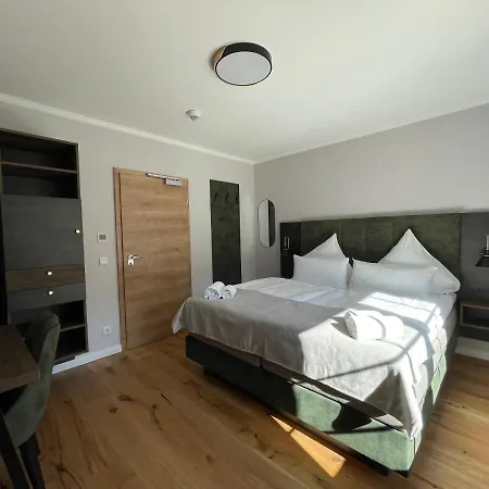 מלון Schlosshotel Brilon-Wald 3*